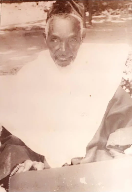 Masque africain cérémoniel porté lors des rituels ancestrauxage transmis dans la lignée